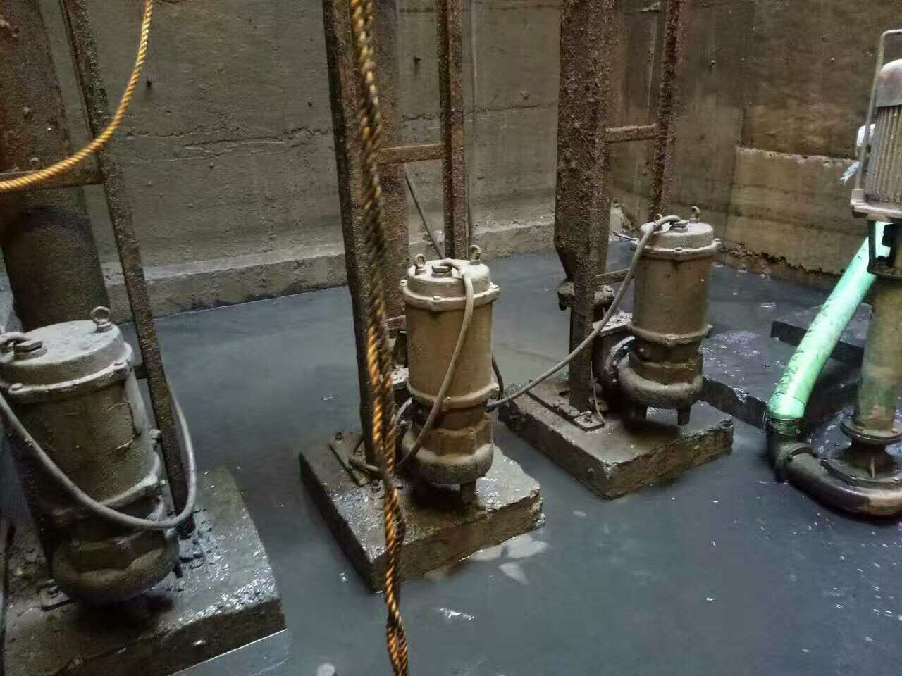 南朗镇污水池清理