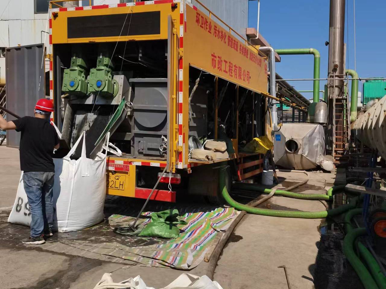 南朗镇淤泥压干处理